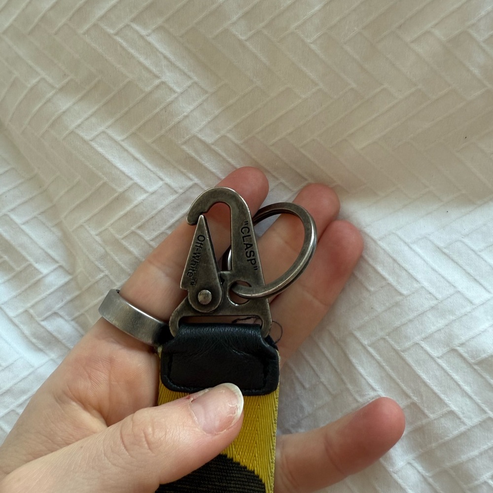 off white keychain - Picture 2 of 3